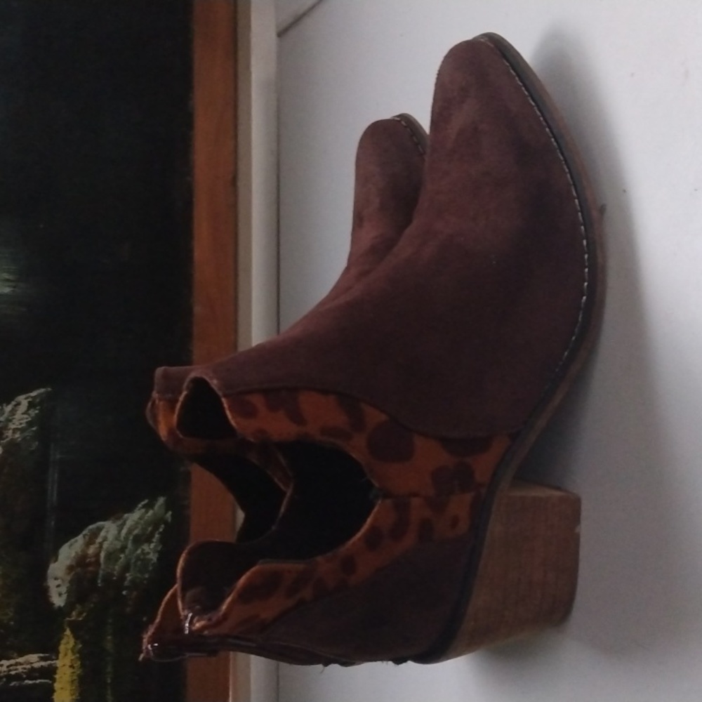 Women's used brown heels boots size 7